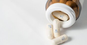 Nedostatok vitamínu K2 môže mať vplyv na závažnosť priebehu COVID-19